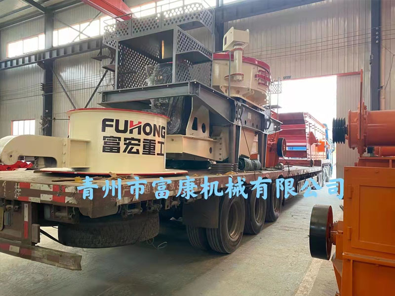 移動破碎機(jī)廠家制砂設(shè)備發(fā)貨現(xiàn)場